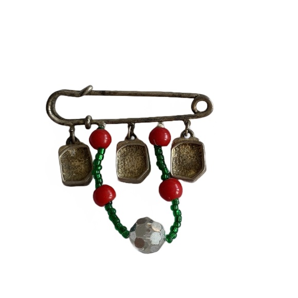 ⭐️Host Pick⭐️Holiday Gift and Beaded Brooch - Picture 2 of 2